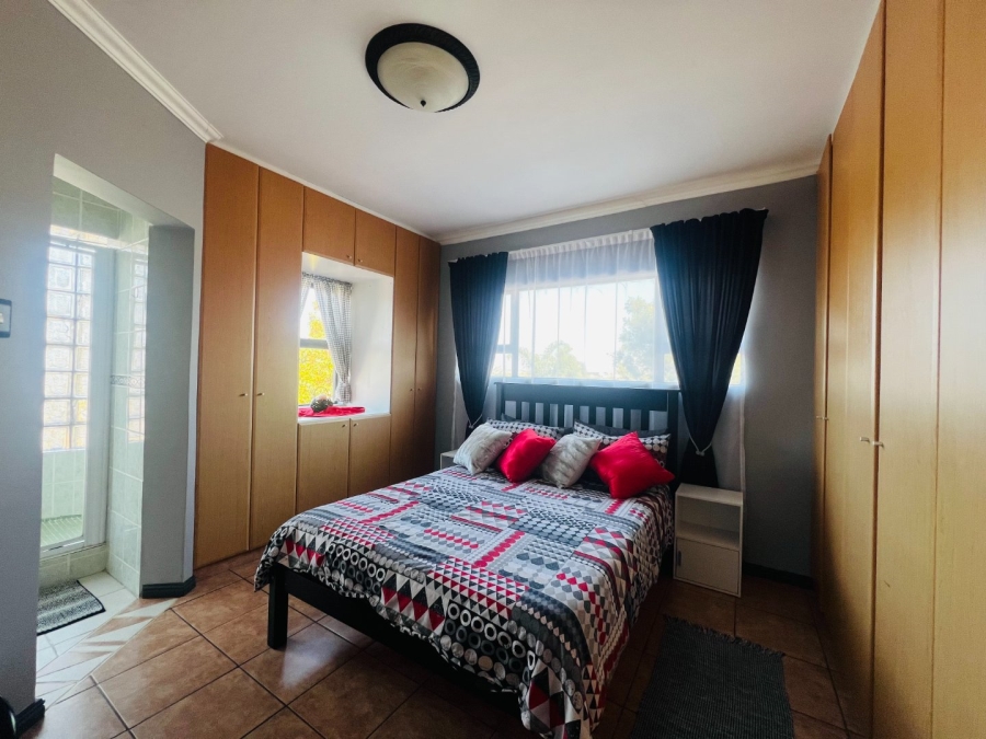 8 Bedroom Property for Sale in Rooi Rivier Rif Western Cape